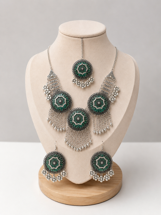 Tribalschmuck-Set mit grünen Schmucksteinen